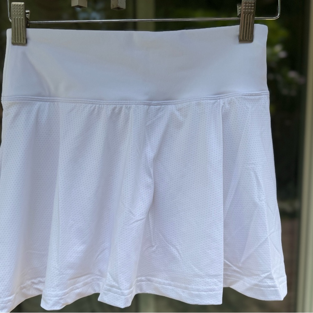 adidas White Women's Tennis Skirt. NWT